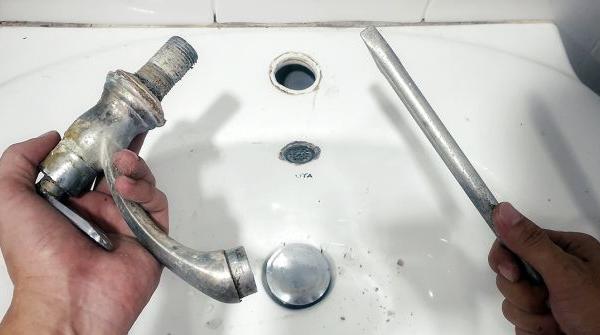 Conséquences d'une eau trop calcaire sur installations sanitaires